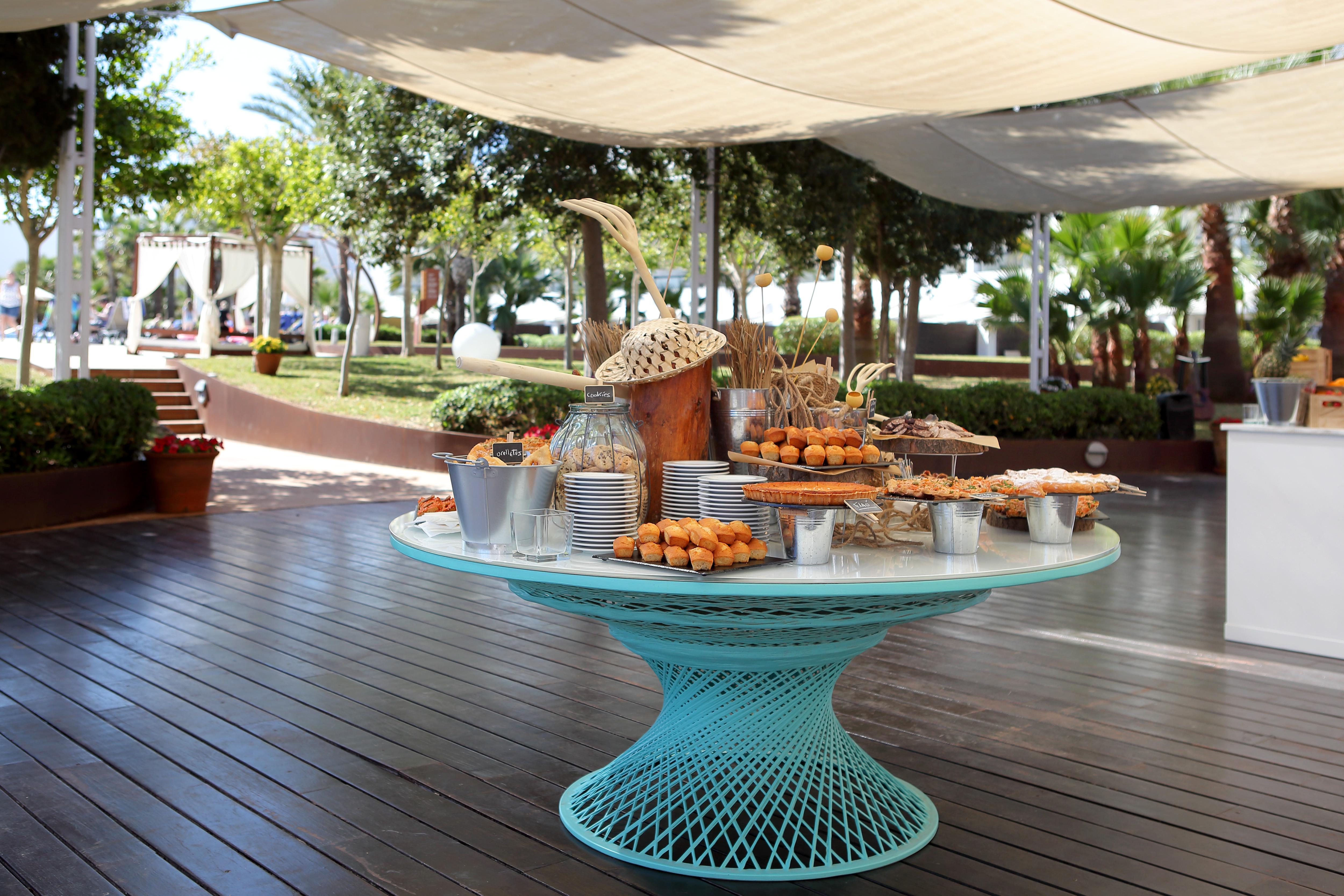 그랜드 파야디움 팰리스 이비사 호텔 플라야 덴 보사 외부 사진 The beach club at the Four Seasons Hotel