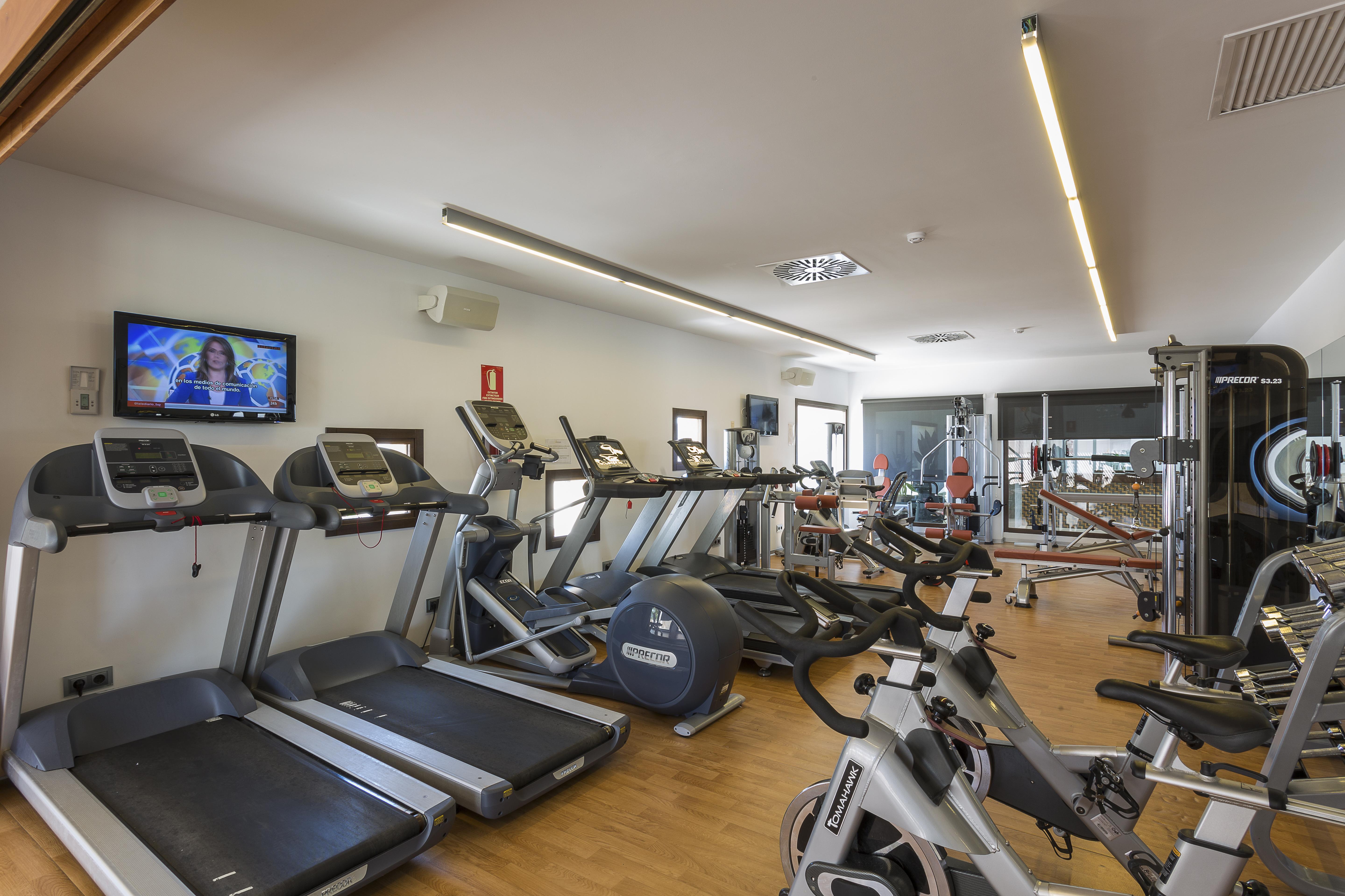 그랜드 파야디움 팰리스 이비사 호텔 플라야 덴 보사 외부 사진 The gym at the hotel