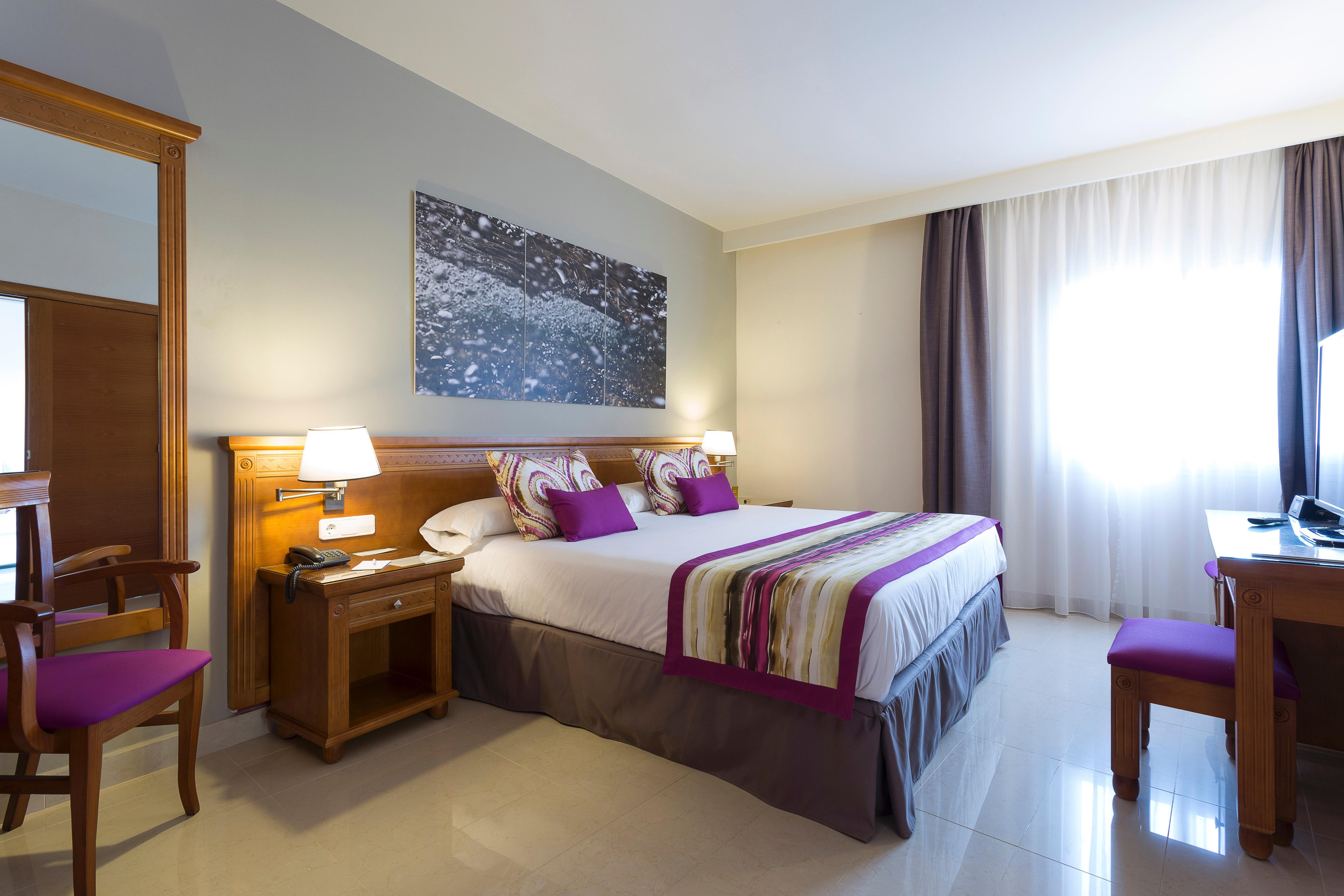 그랜드 파야디움 팰리스 이비사 호텔 플라야 덴 보사 외부 사진 A room at the hotel