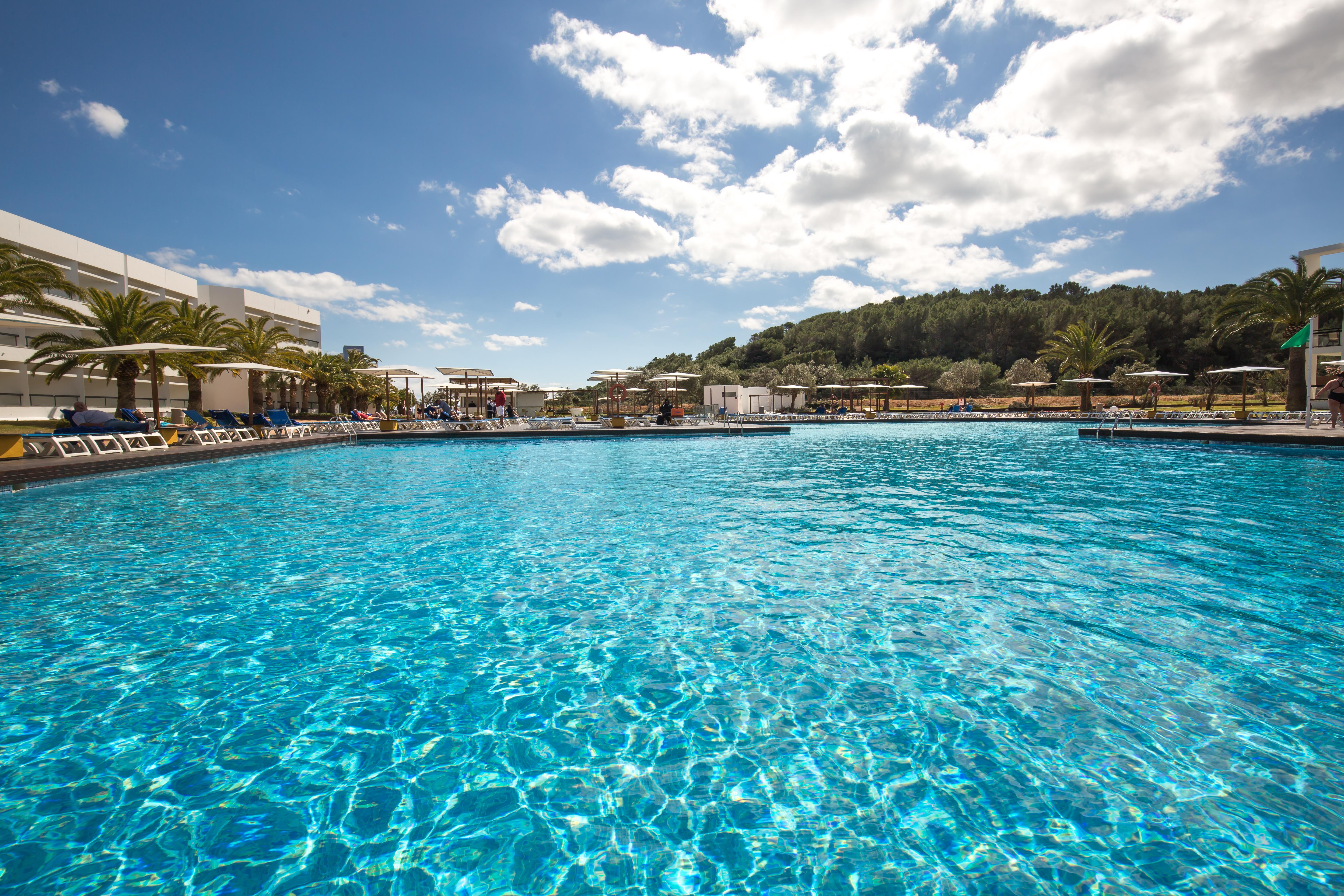 그랜드 파야디움 팰리스 이비사 호텔 플라야 덴 보사 외부 사진 The resort's main pool