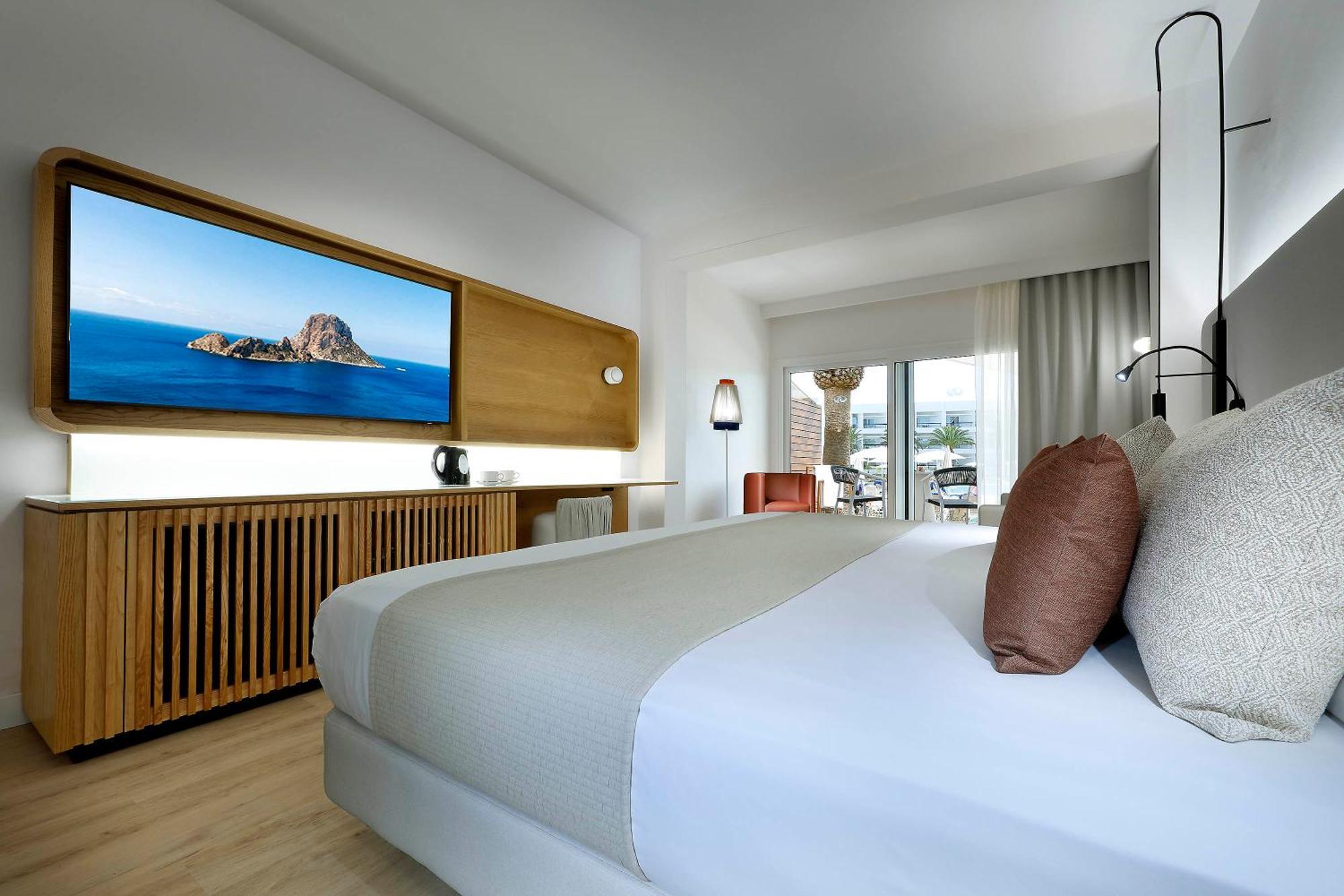 그랜드 파야디움 팰리스 이비사 호텔 플라야 덴 보사 객실 사진 Deluxe Room