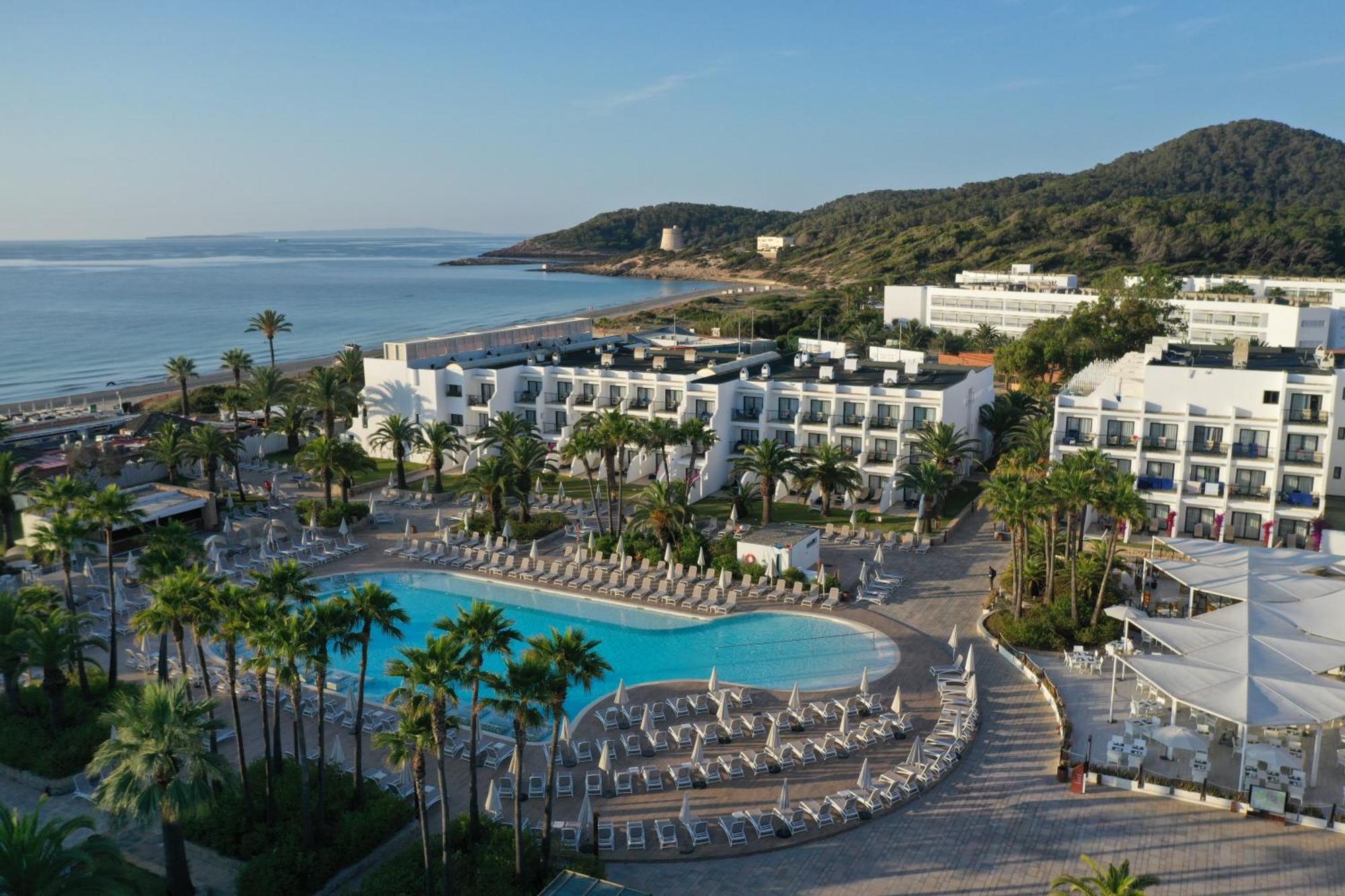 그랜드 파야디움 팰리스 이비사 호텔 플라야 덴 보사 외부 사진 Hotels in Cala Galdana